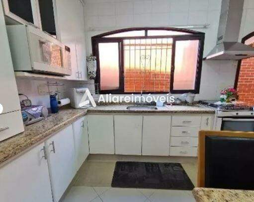 Casa para alugar com 3 quartos, 234m² - Foto 22