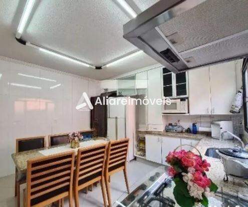 Casa para alugar com 3 quartos, 234m² - Foto 3