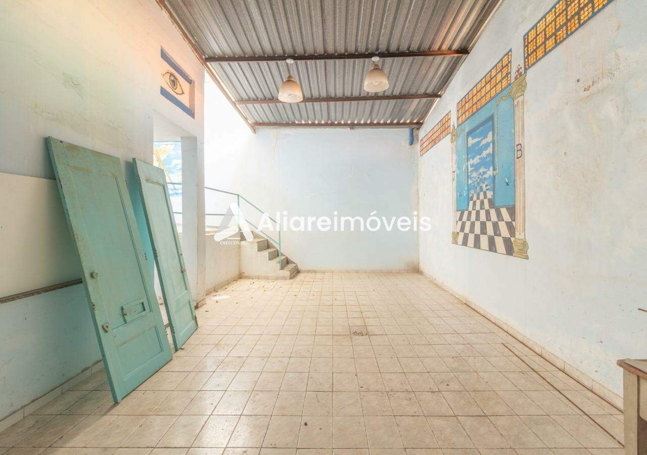 Casa à venda com 3 quartos, 188m² - Foto 1