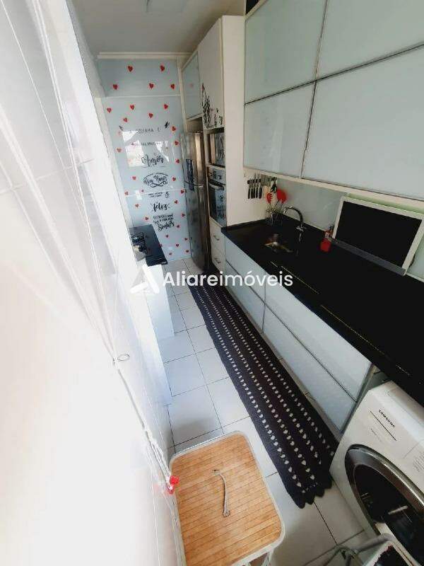 Apartamento à venda com 2 quartos, 61m² - Foto 9