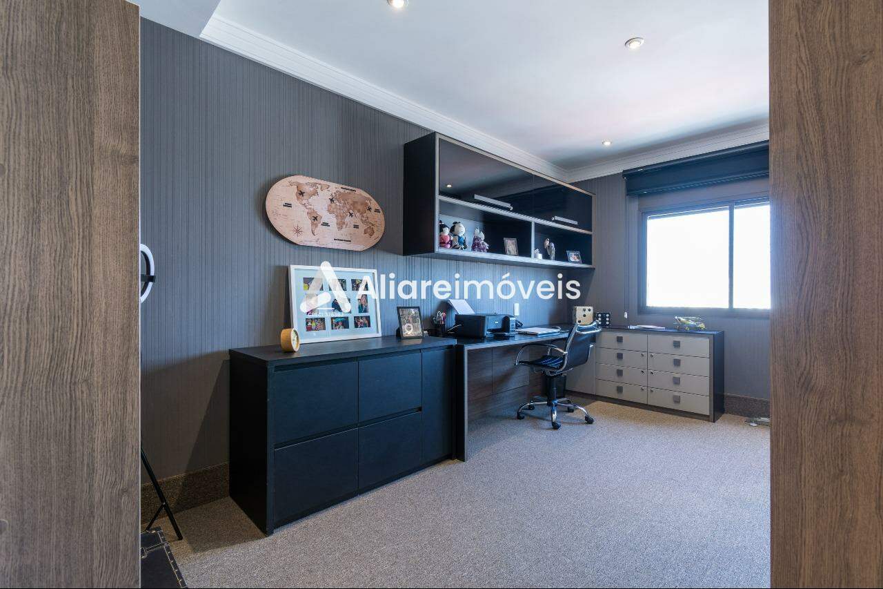 Apartamento à venda com 4 quartos, 244m² - Foto 2