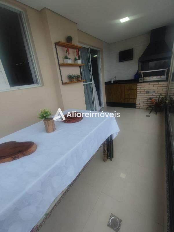 Apartamento à venda com 3 quartos, 115m² - Foto 1