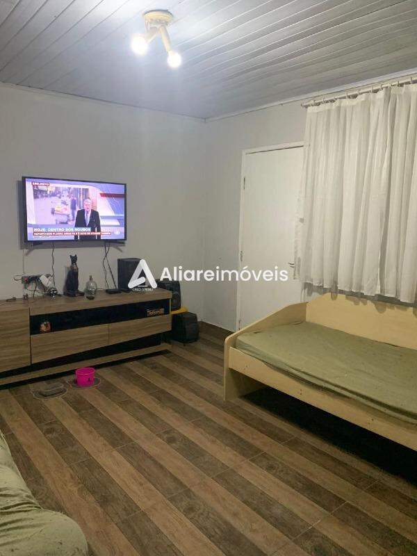 Casa à venda com 3 quartos, 200m² - Foto 1