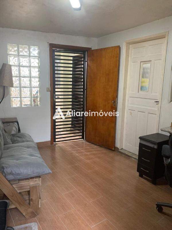 Casa à venda com 3 quartos, 200m² - Foto 2