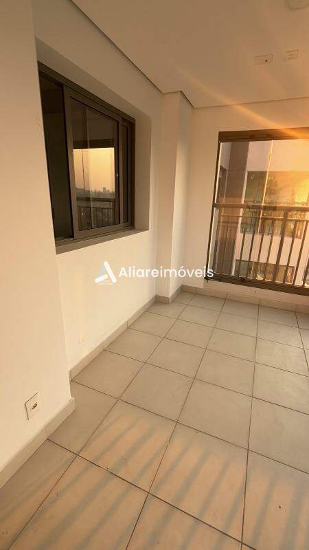 Apartamento à venda com 2 quartos, 77m² - Foto 3