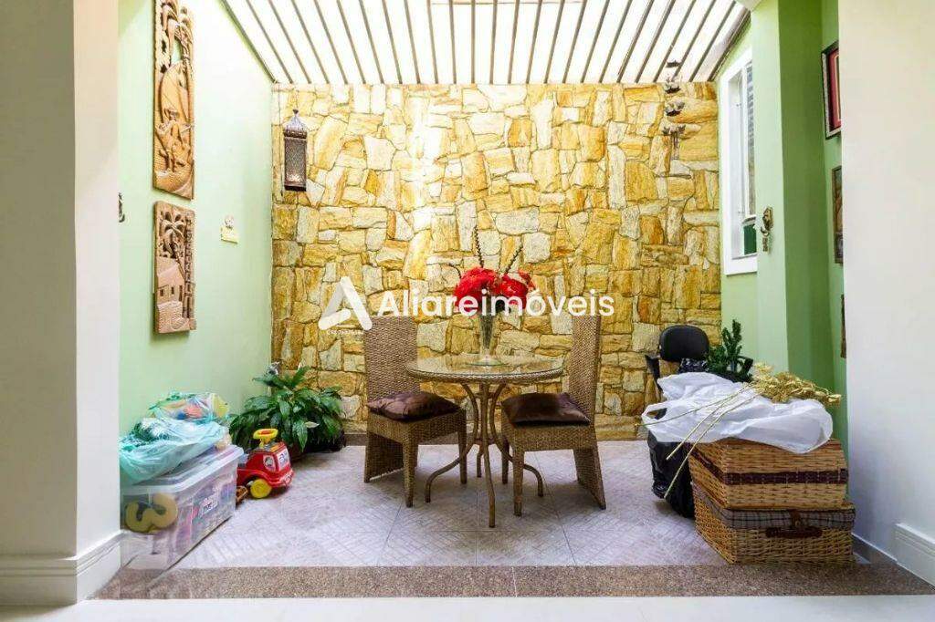 Casa à venda com 3 quartos, 350m² - Foto 7