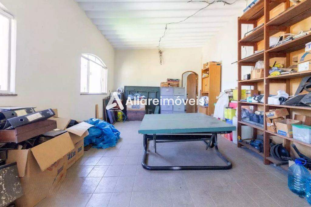 Casa à venda com 3 quartos, 350m² - Foto 4