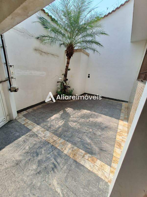 Casa para alugar com 4 quartos, 180m² - Foto 2