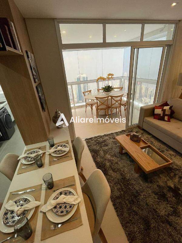 Apartamento à venda com 2 quartos, 81m² - Foto 4