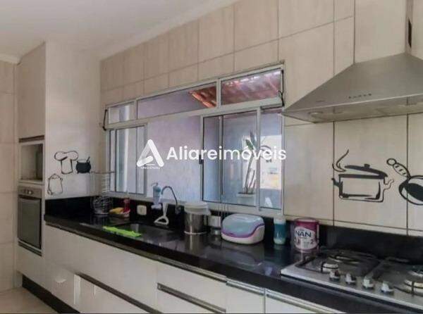 Casa para alugar com 3 quartos, 247m² - Foto 7