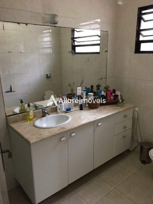 Casa à venda com 3 quartos, 218m² - Foto 17