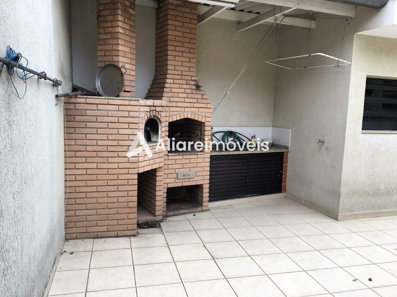 Casa à venda com 3 quartos, 218m² - Foto 2