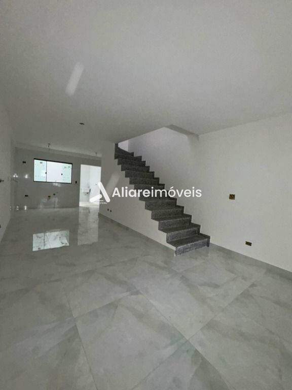 Casa à venda com 3 quartos, 120m² - Foto 1