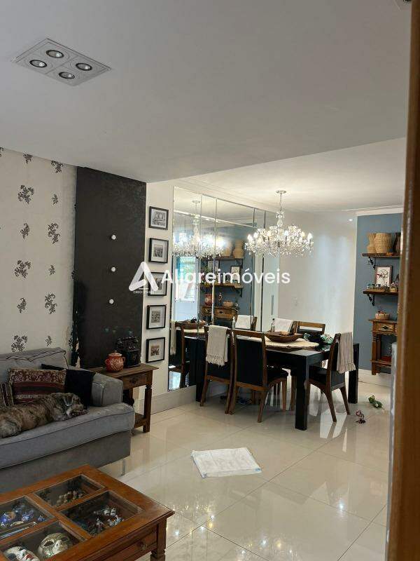 Apartamento à venda com 3 quartos, 135m² - Foto 1