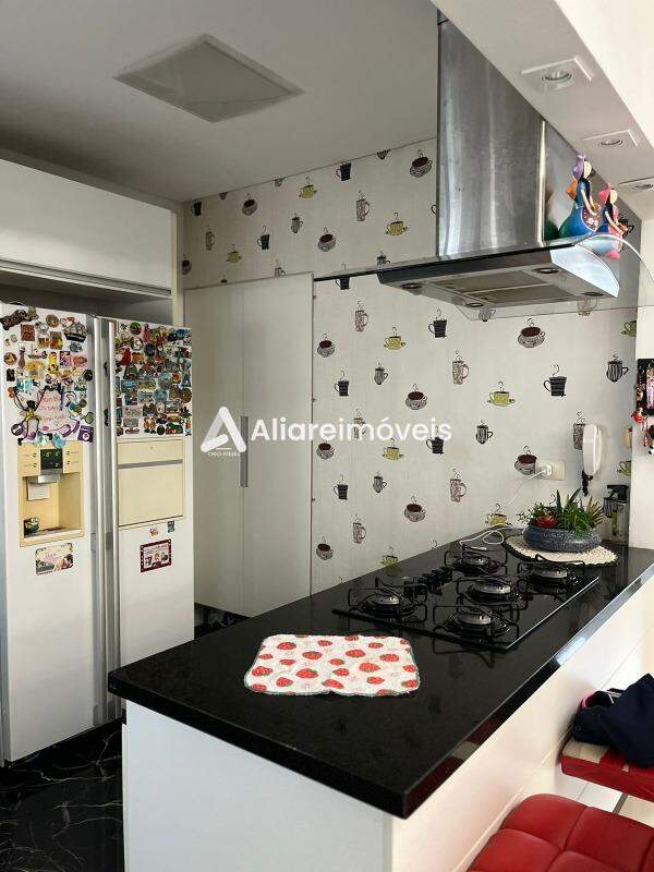 Apartamento à venda com 3 quartos, 135m² - Foto 3