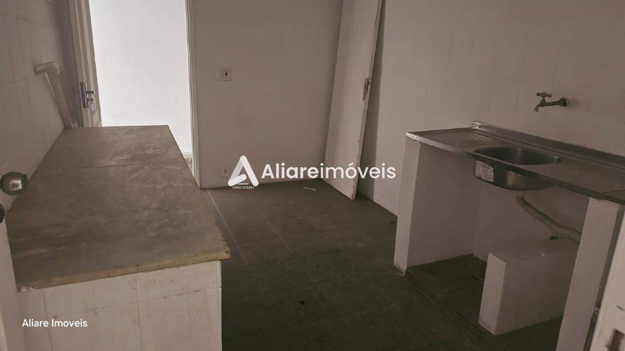 Apartamento para alugar com 2 quartos, 70m² - Foto 4