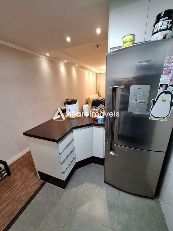 Apartamento à venda com 2 quartos, 62m² - Foto 6