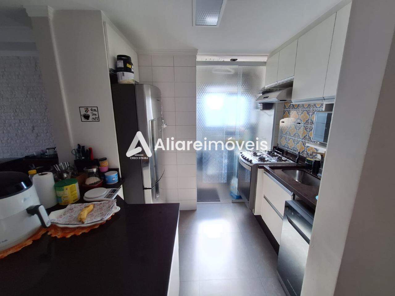 Apartamento à venda com 2 quartos, 62m² - Foto 4