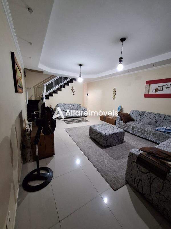 Casa à venda com 4 quartos, 255m² - Foto 1