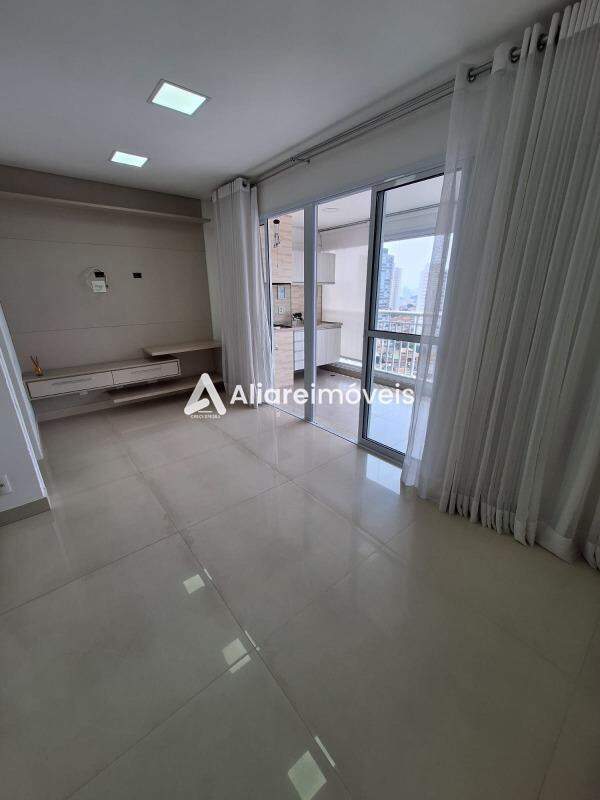 Apartamento para alugar com 2 quartos, 77m² - Foto 3