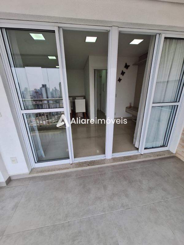 Apartamento para alugar com 2 quartos, 77m² - Foto 5