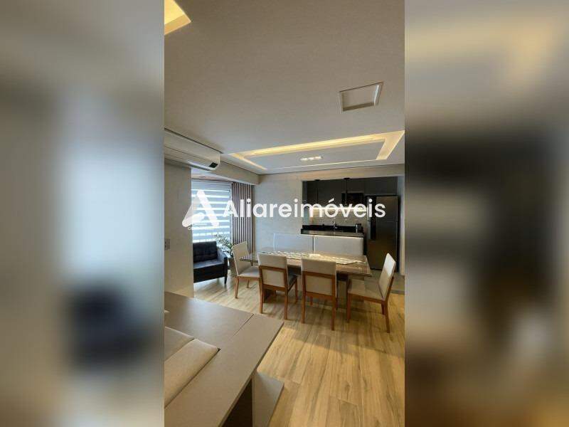 Apartamento à venda com 2 quartos, 79m² - Foto 2