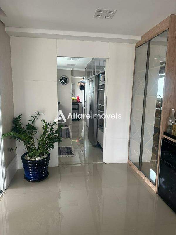 Apartamento para alugar com 3 quartos, 225m² - Foto 14