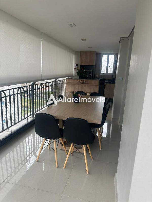 Apartamento para alugar com 3 quartos, 225m² - Foto 2