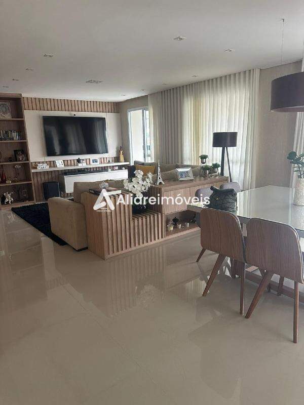 Apartamento para alugar com 3 quartos, 225m² - Foto 1