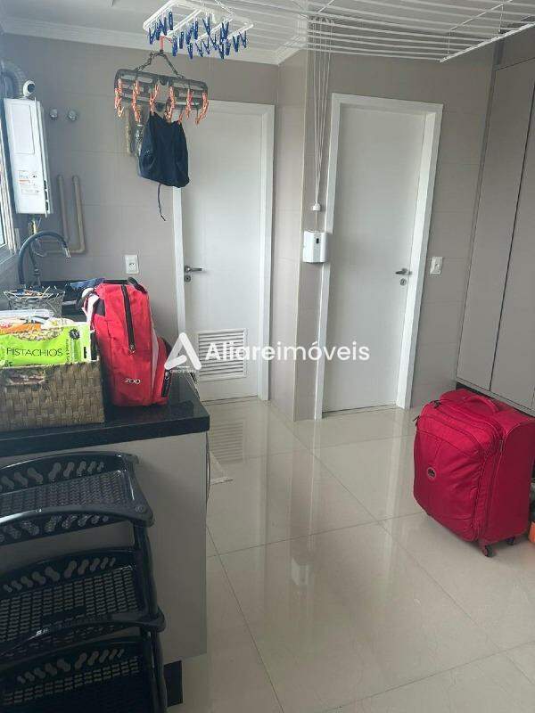 Apartamento para alugar com 3 quartos, 225m² - Foto 12