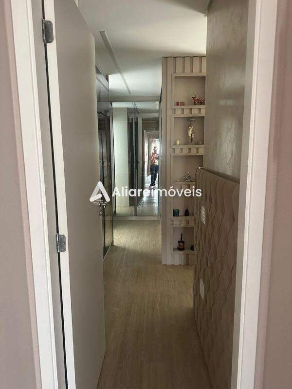 Apartamento para alugar com 3 quartos, 225m² - Foto 18