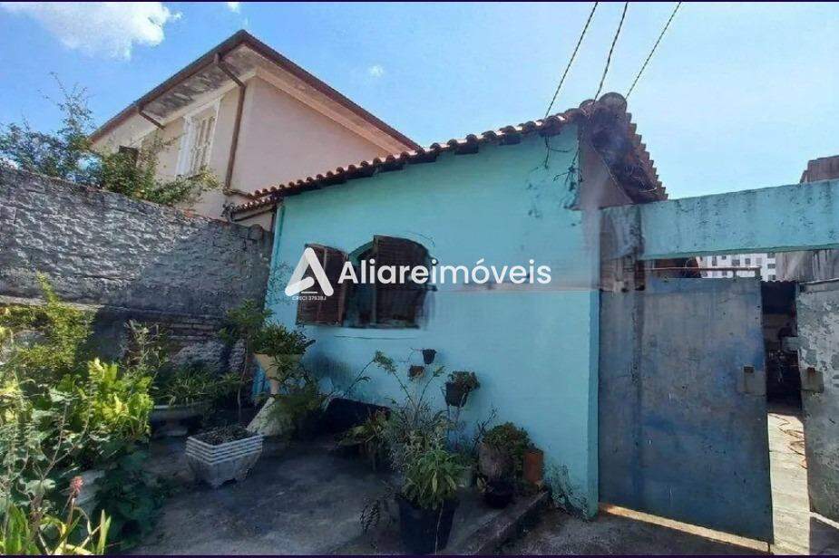 Casa à venda com 3 quartos, 176m² - Foto 1