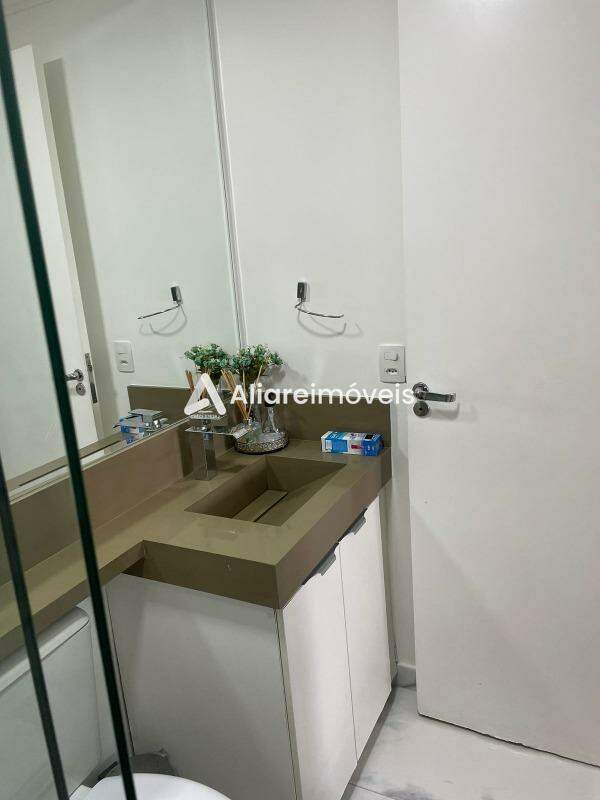 Apartamento à venda com 2 quartos, 62m² - Foto 7