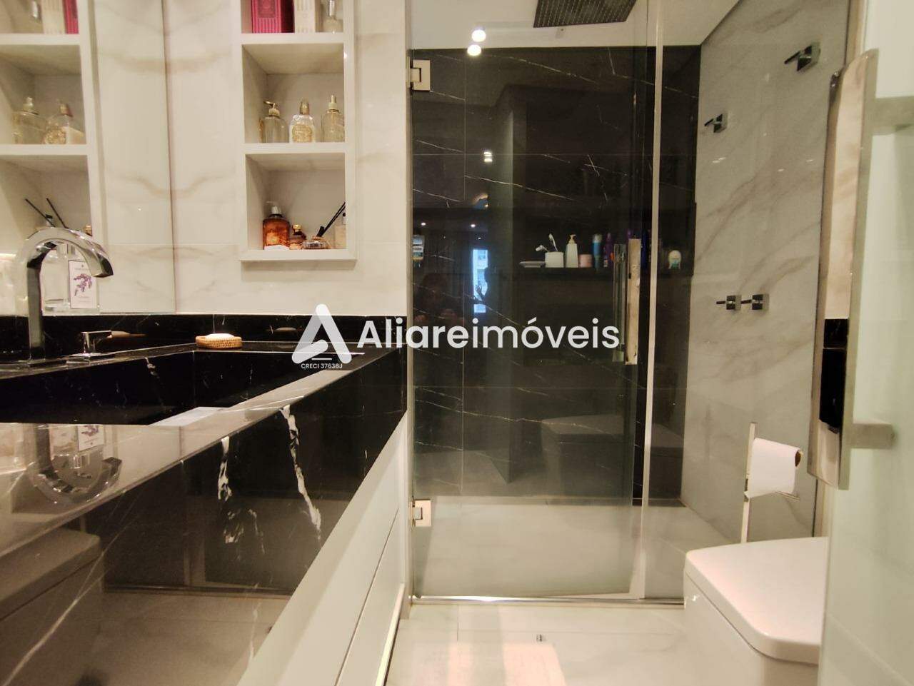 Apartamento à venda com 3 quartos, 240m² - Foto 22