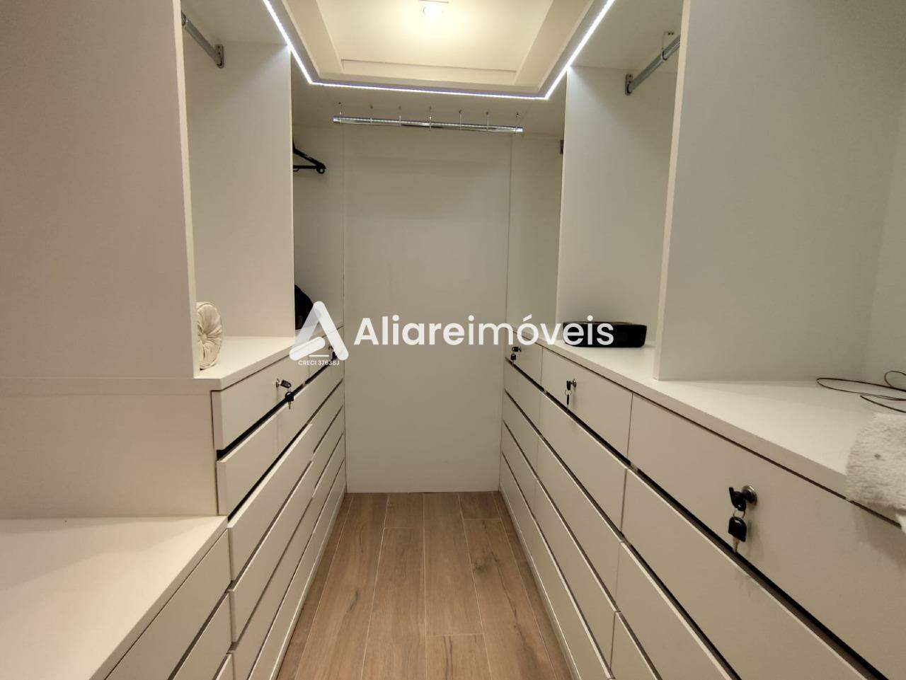 Apartamento à venda com 3 quartos, 240m² - Foto 21