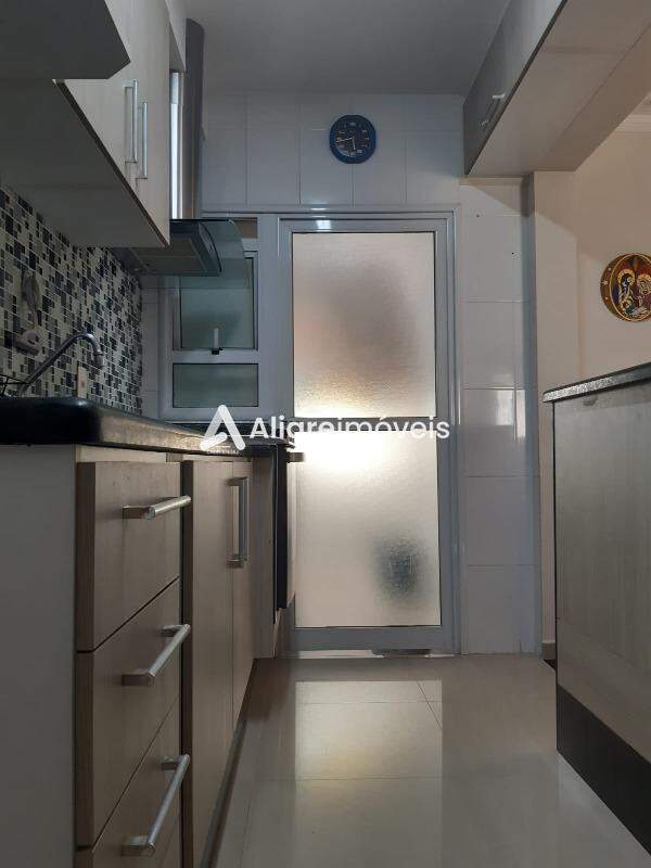 Apartamento à venda com 3 quartos, 107m² - Foto 13