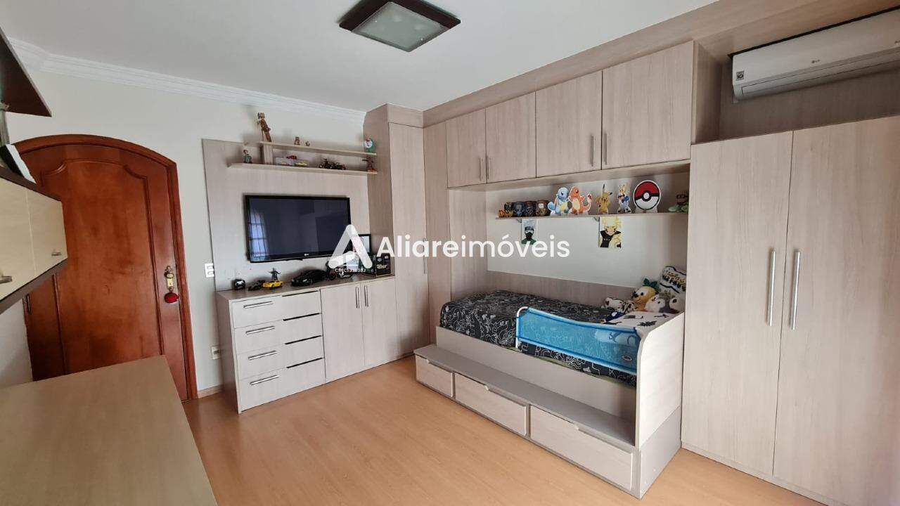 Casa à venda com 4 quartos, 300m² - Foto 26