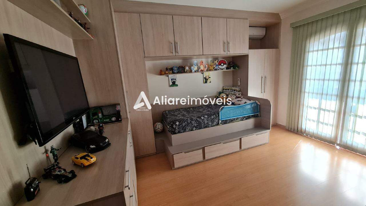 Casa à venda com 4 quartos, 300m² - Foto 25