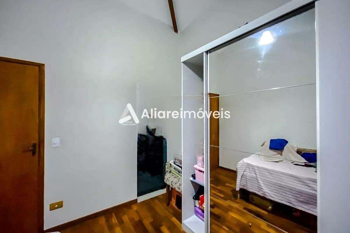 Casa à venda com 4 quartos, 250m² - Foto 14