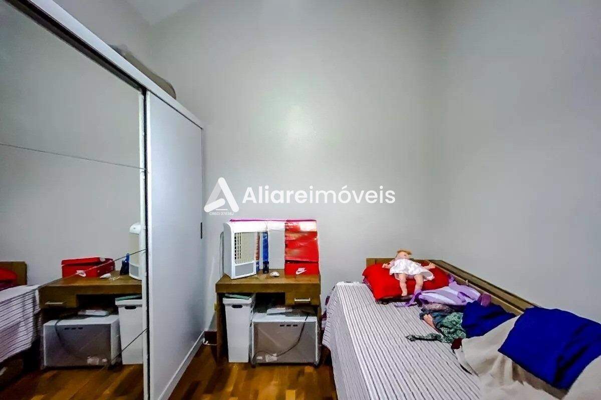 Casa à venda com 4 quartos, 250m² - Foto 25