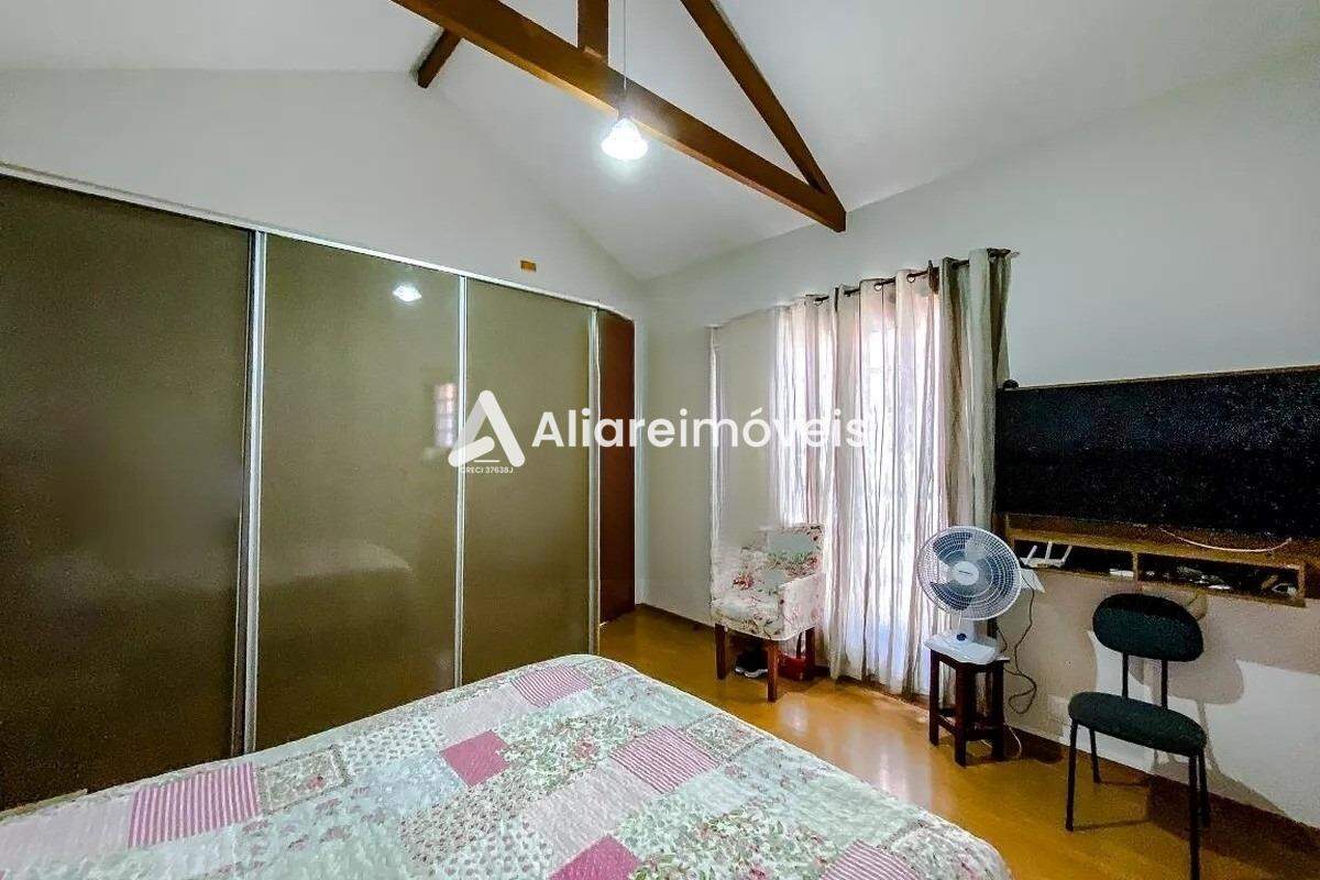 Casa à venda com 4 quartos, 250m² - Foto 18