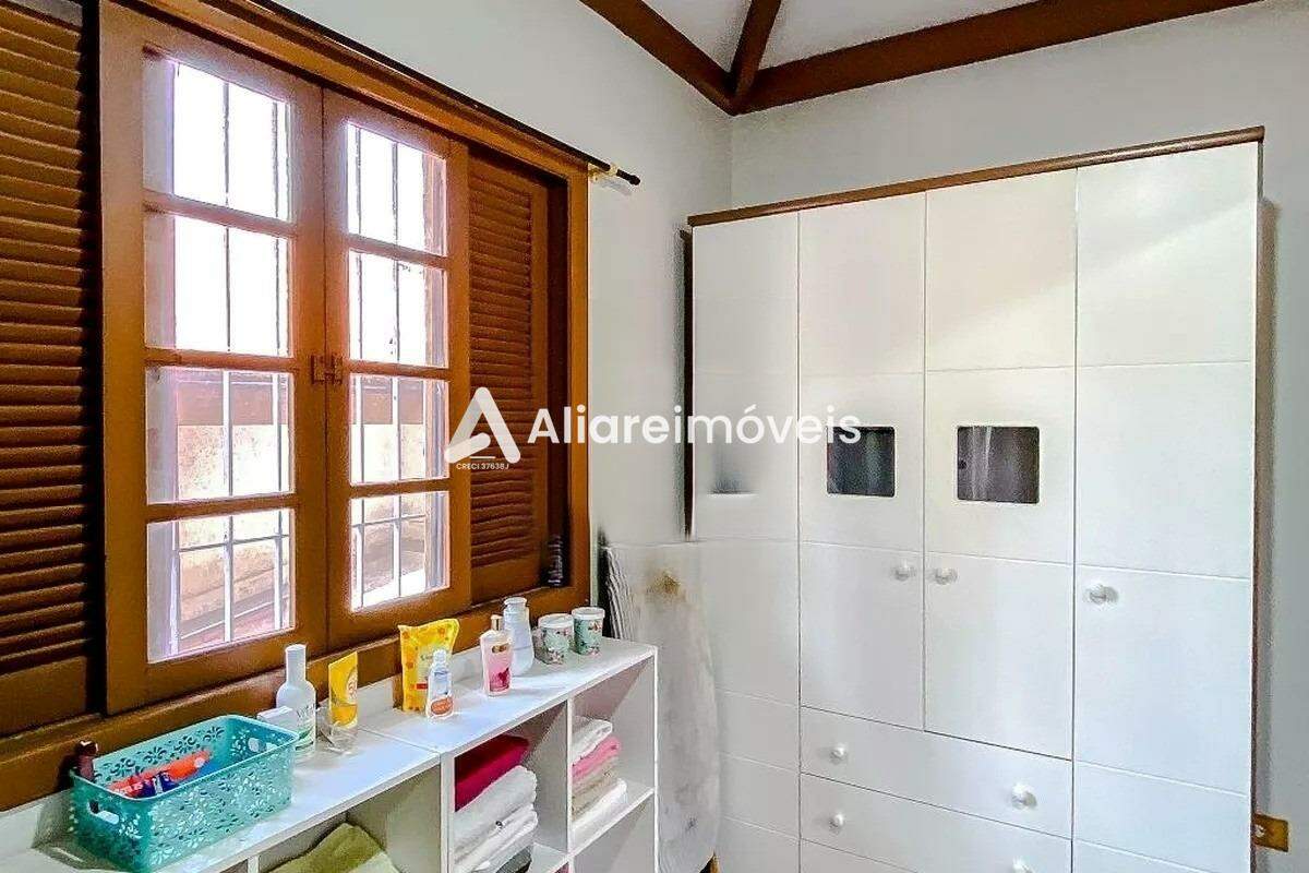 Casa à venda com 4 quartos, 250m² - Foto 21