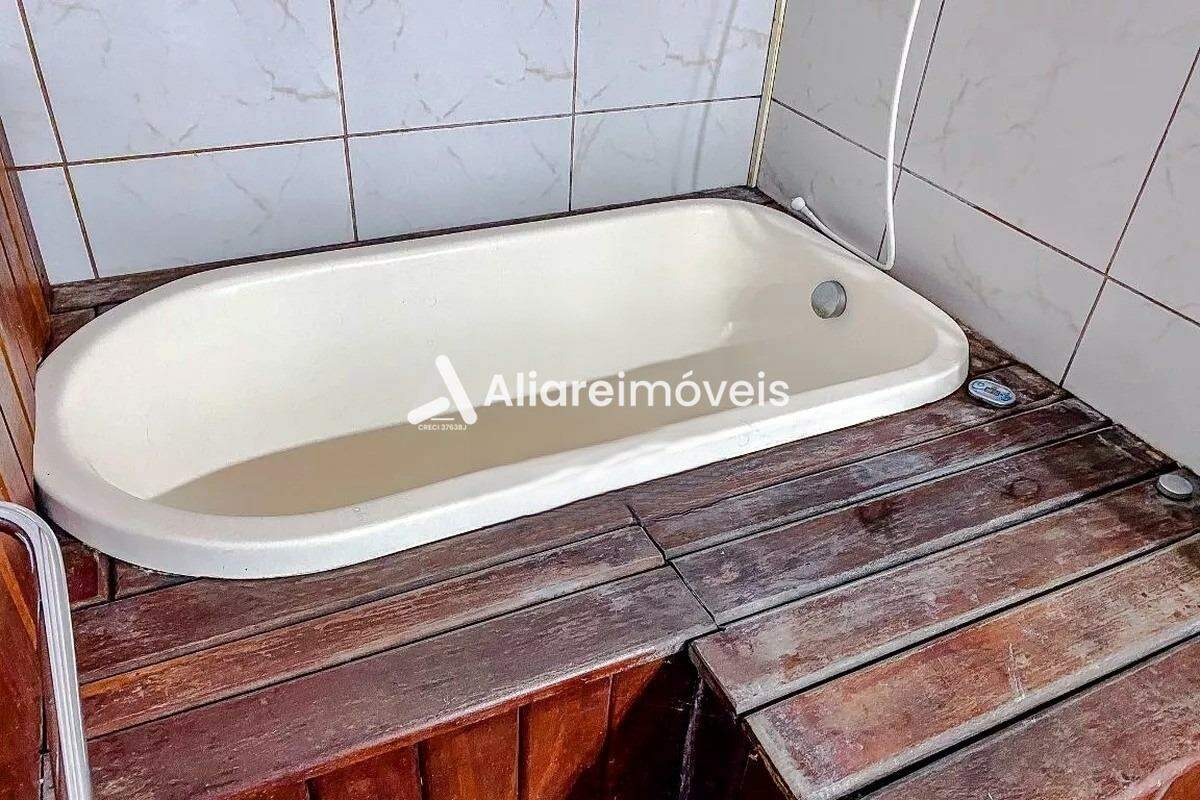 Casa à venda com 4 quartos, 250m² - Foto 17