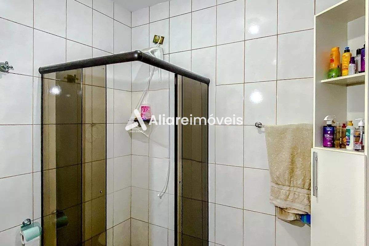 Casa à venda com 4 quartos, 250m² - Foto 19