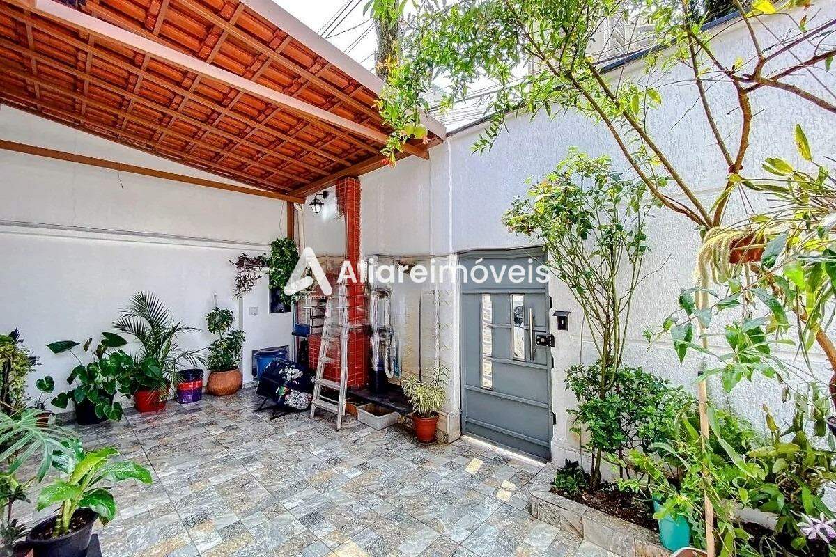 Casa à venda com 4 quartos, 250m² - Foto 2