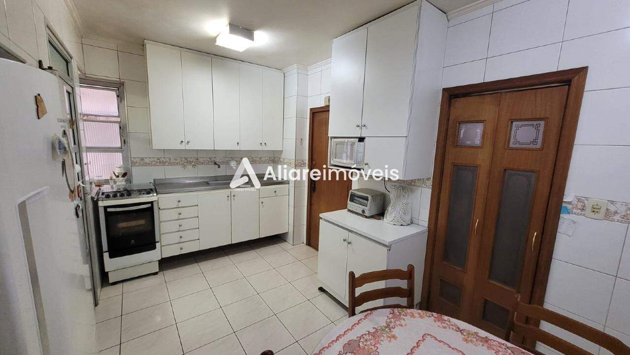 Apartamento à venda com 3 quartos, 212m² - Foto 6