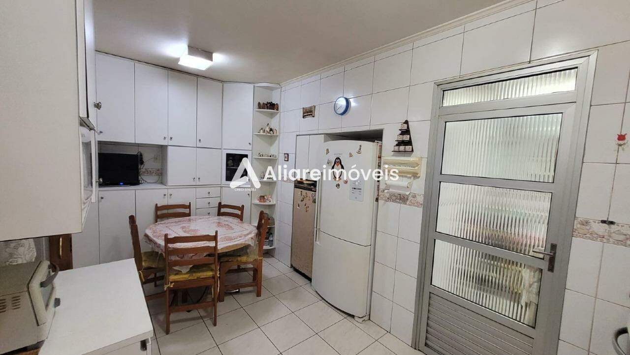 Apartamento à venda com 3 quartos, 212m² - Foto 7