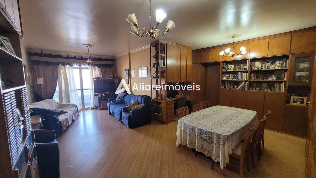 Apartamento à venda com 3 quartos, 212m² - Foto 1