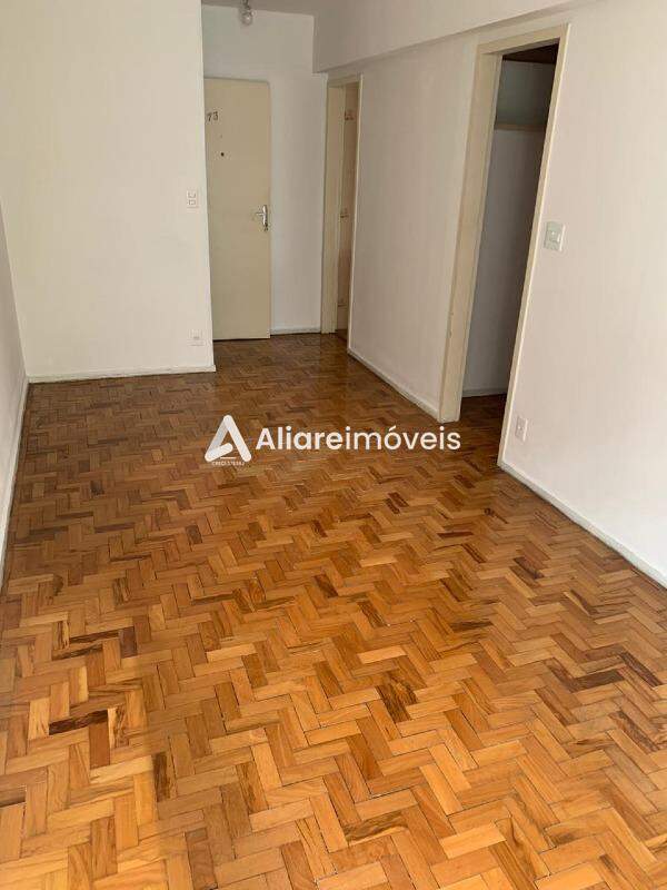 Apartamento à venda com 2 quartos, 70m² - Foto 1