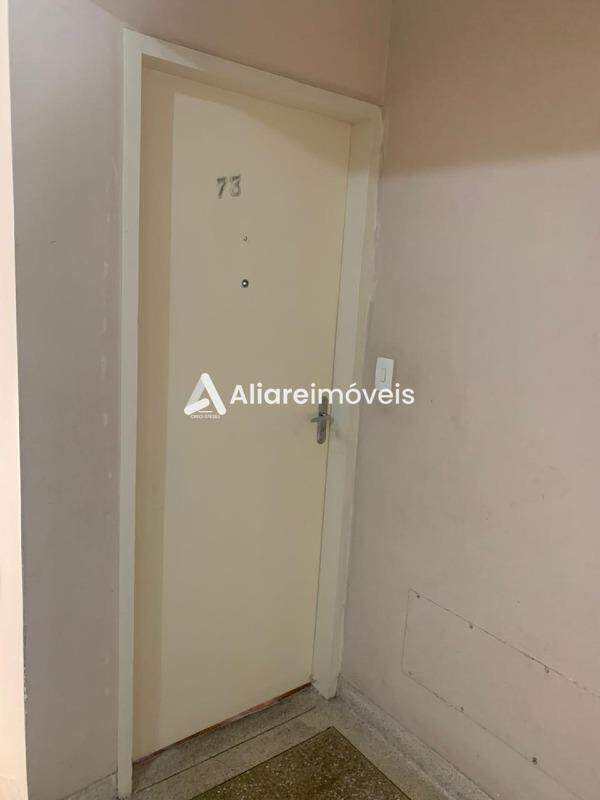 Apartamento à venda com 2 quartos, 70m² - Foto 3